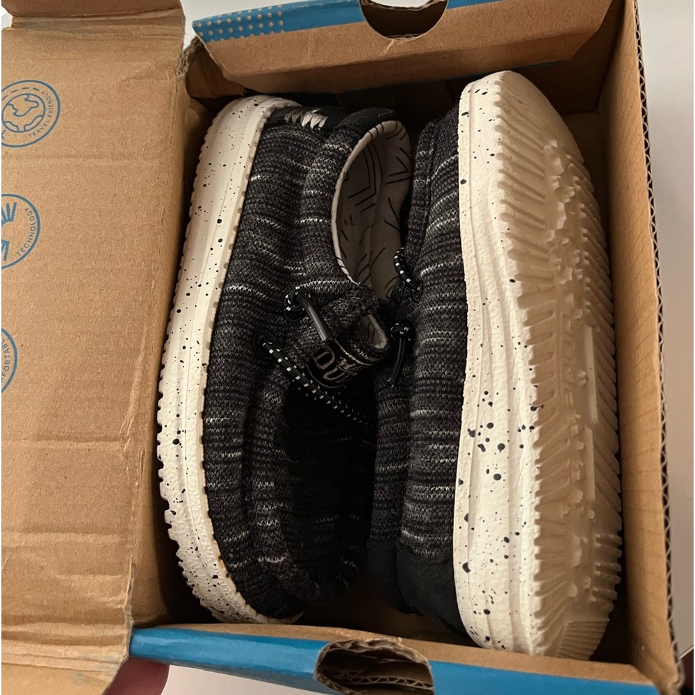 Little boys hey dudes size 7c/toddler